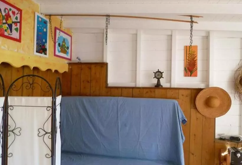 تختخواب و صبحانه Les Jardins De Cousinière