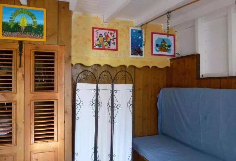 تختخواب و صبحانه Les Jardins De Cousinière