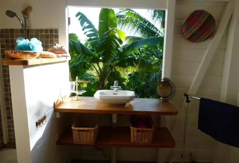 تختخواب و صبحانه Les Jardins De Cousinière