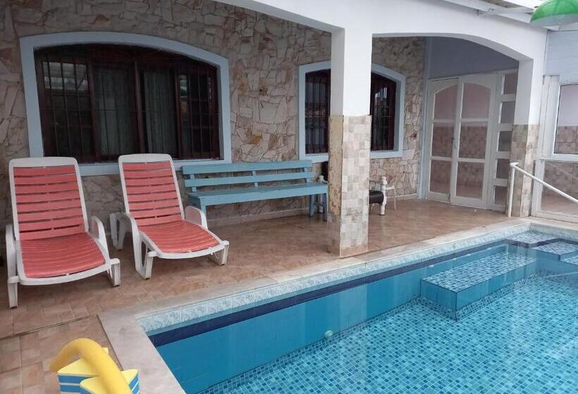 住宿加早餐  Maranata Casa Com Piscina   2 Minutos De Carro Até O Mar