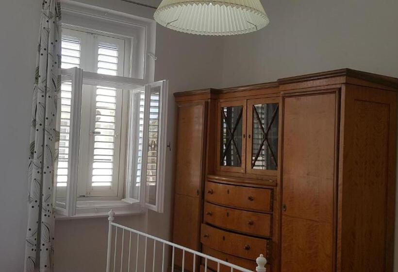 پانسیون Room Next To Porto Montenegro