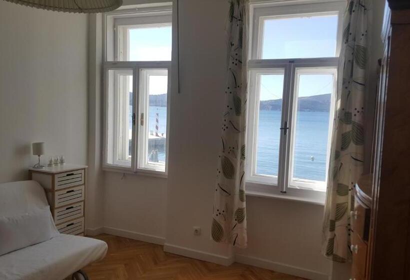 پانسیون Room Next To Porto Montenegro