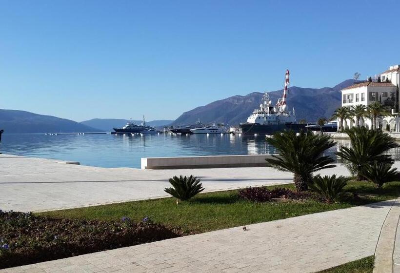 پانسیون Room Next To Porto Montenegro