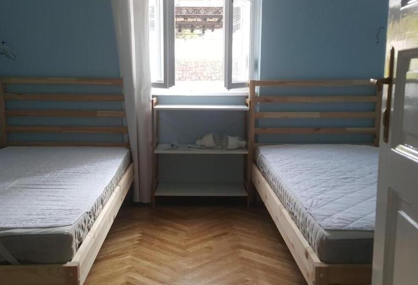 پانسیون Room Next To Porto Montenegro