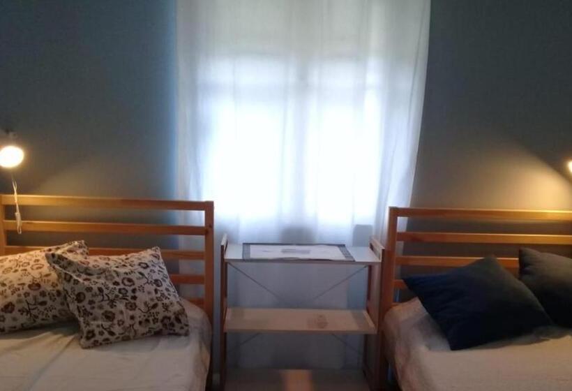 پانسیون Room Next To Porto Montenegro