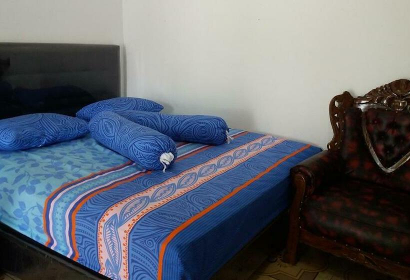 פנסיון Penginapan Yarits