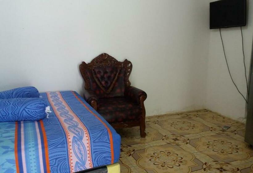 פנסיון Penginapan Yarits