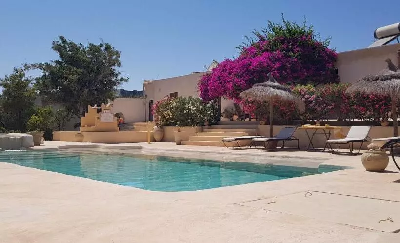 Aamiaismajoitus (B&B) Menzel Caja