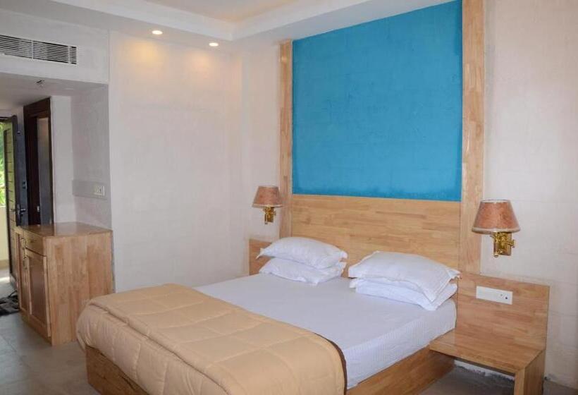 Coconhuts Beach Resort