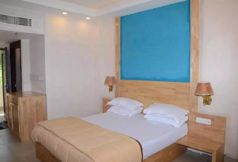 Coconhuts Beach Resort