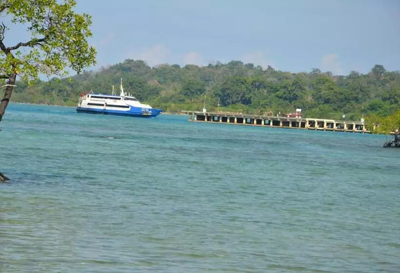 Coconhuts Beach Resort