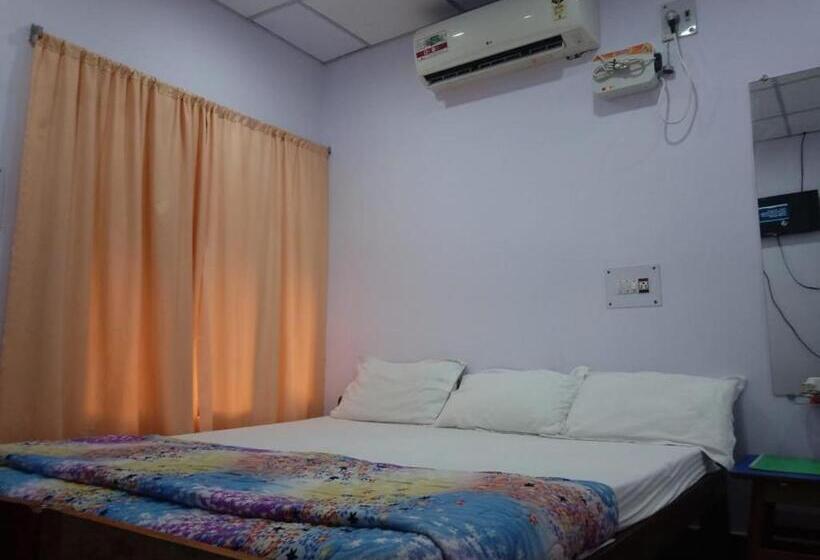 Coconhuts Beach Resort