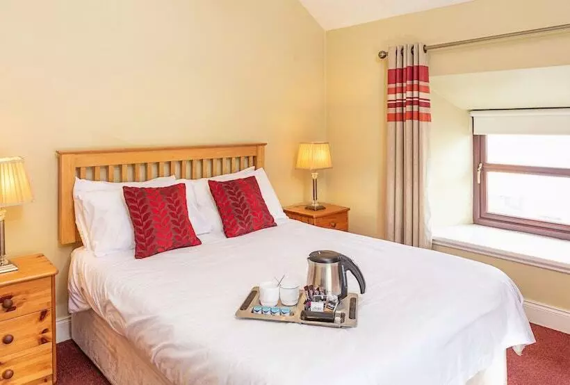 Larkins Pub Restaurant And B&b