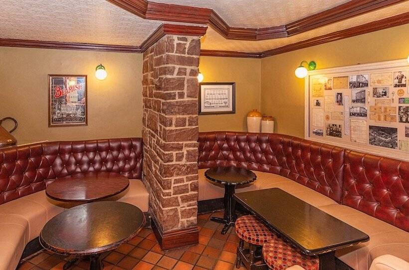 Larkins Pub Restaurant And B&b