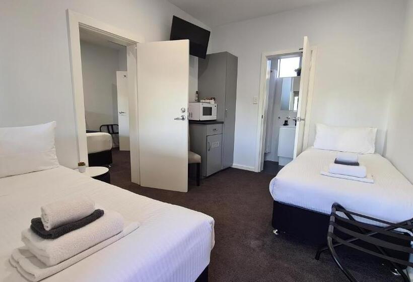 מוטל The Avenue Inn