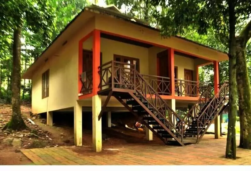 ホテル Vythiri Wild Forest Resort