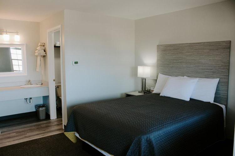 فندق على الطريق Berlin Village Inn