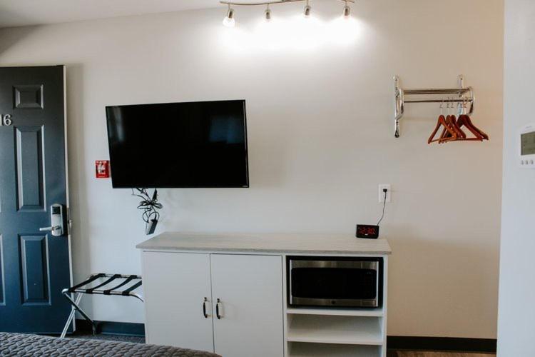 فندق على الطريق Berlin Village Inn