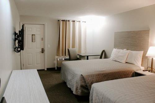 فندق على الطريق Berlin Village Inn