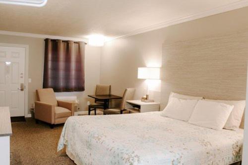 فندق على الطريق Berlin Village Inn