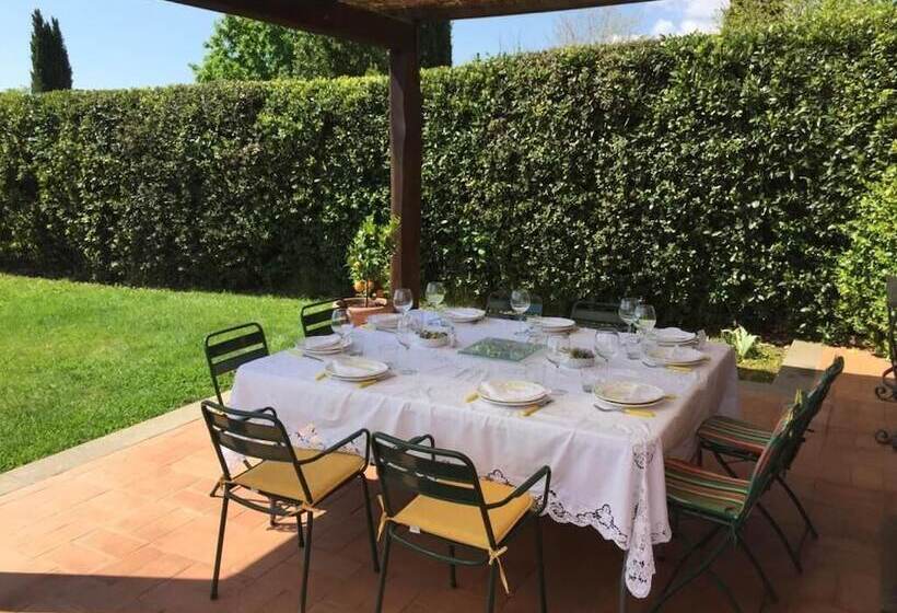 تختخواب و صبحانه Casale Vicino Al Golf Nazionale