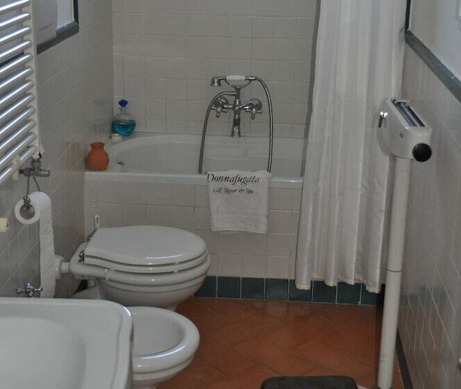 تختخواب و صبحانه Casale Vicino Al Golf Nazionale