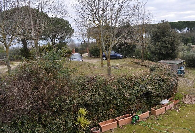 تختخواب و صبحانه Casale Vicino Al Golf Nazionale