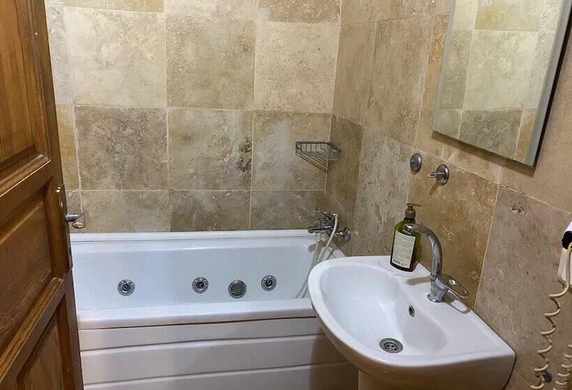 هتل Sinasos Arnovalley