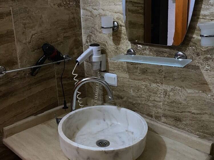 هتل Sinasos Arnovalley