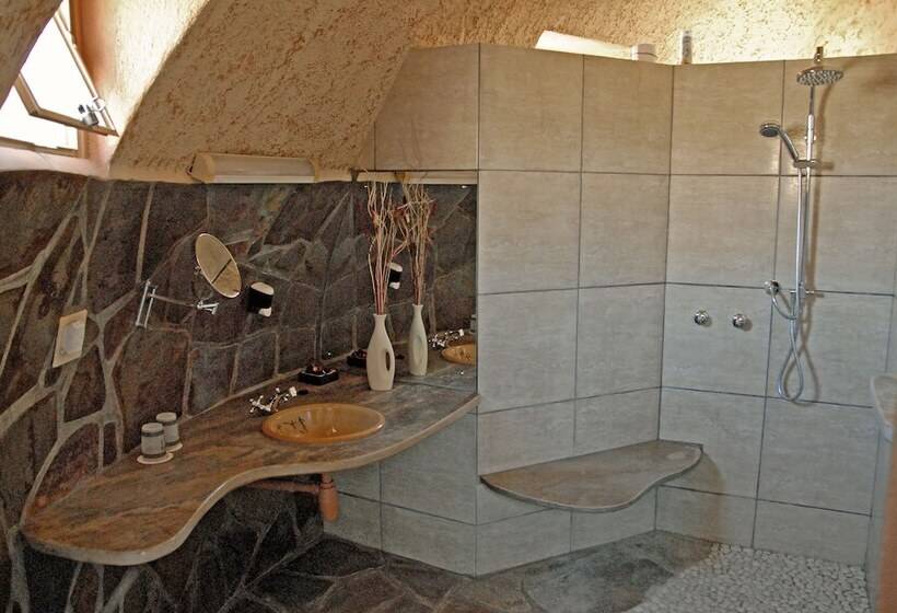 هتل Rostock Ritz Desert Lodge