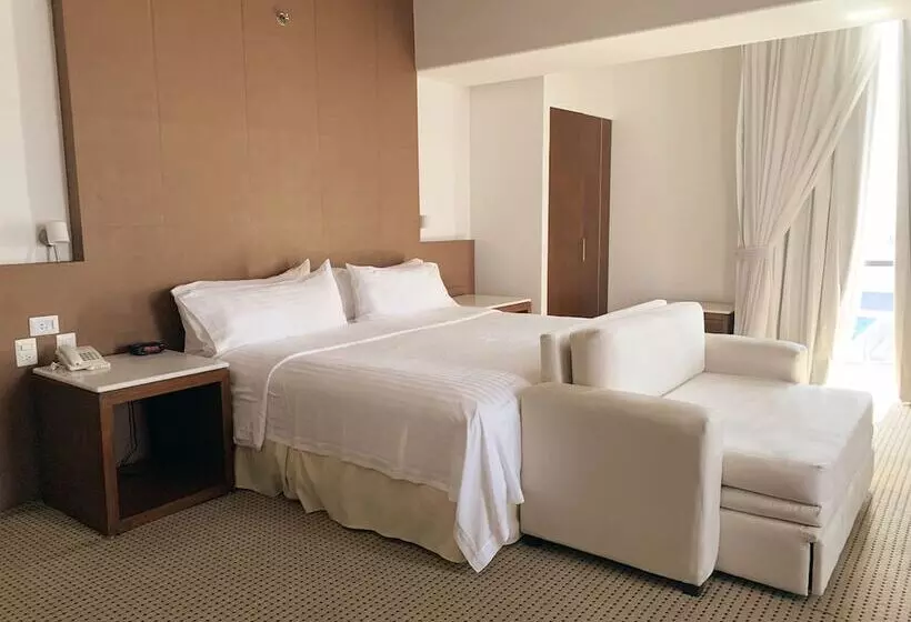 בית מלון כפרי Bel Air Business Salamanca, Trademark By Wyndham