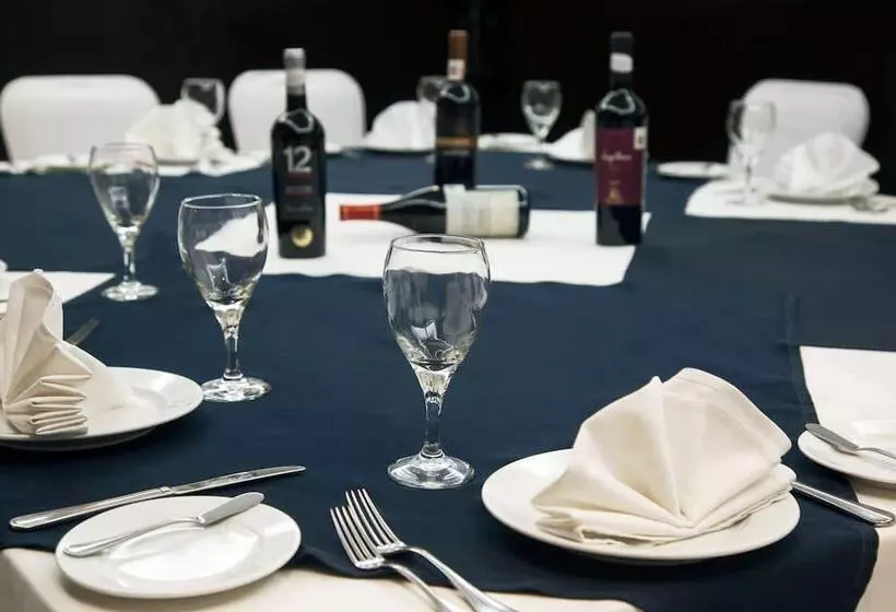 בית מלון כפרי Bel Air Business Salamanca, Trademark By Wyndham