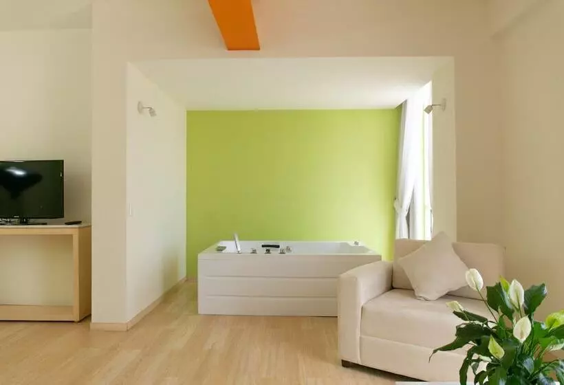 בית מלון כפרי Bel Air Business Salamanca, Trademark By Wyndham