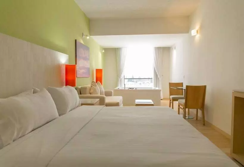 בית מלון כפרי Bel Air Business Salamanca, Trademark By Wyndham