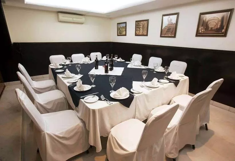 בית מלון כפרי Bel Air Business Salamanca, Trademark By Wyndham