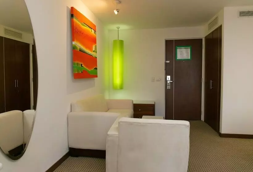 בית מלון כפרי Bel Air Business Salamanca, Trademark By Wyndham