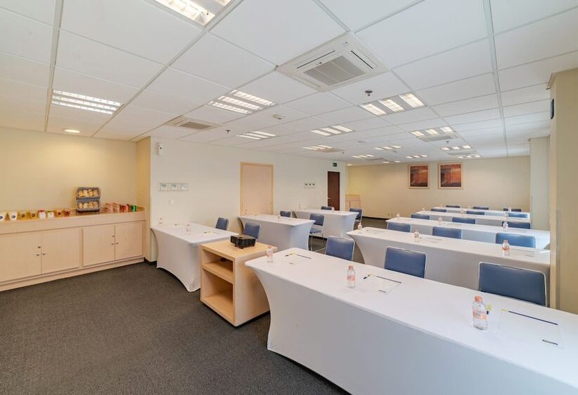 בית מלון כפרי City Express By Marriott Tula