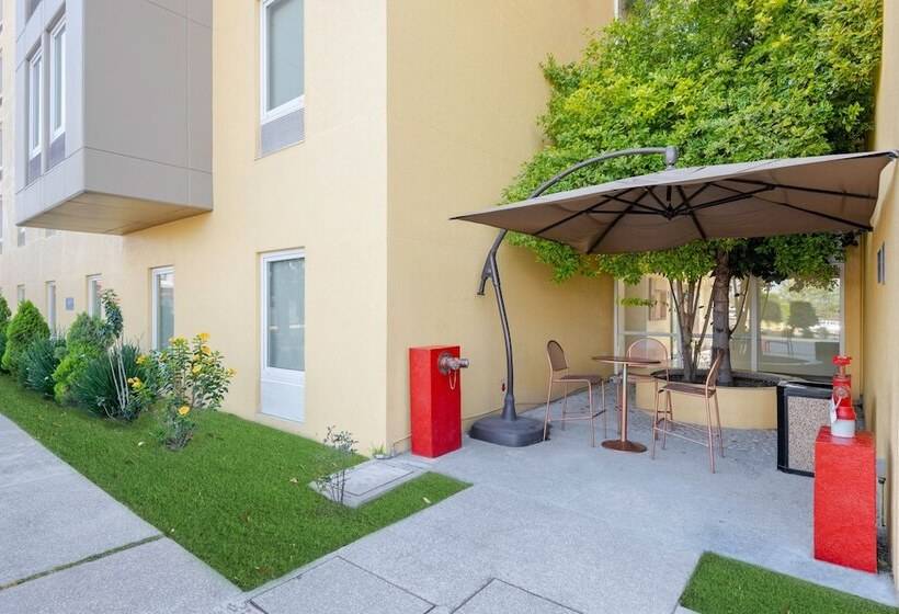 בית מלון כפרי City Express By Marriott Tula