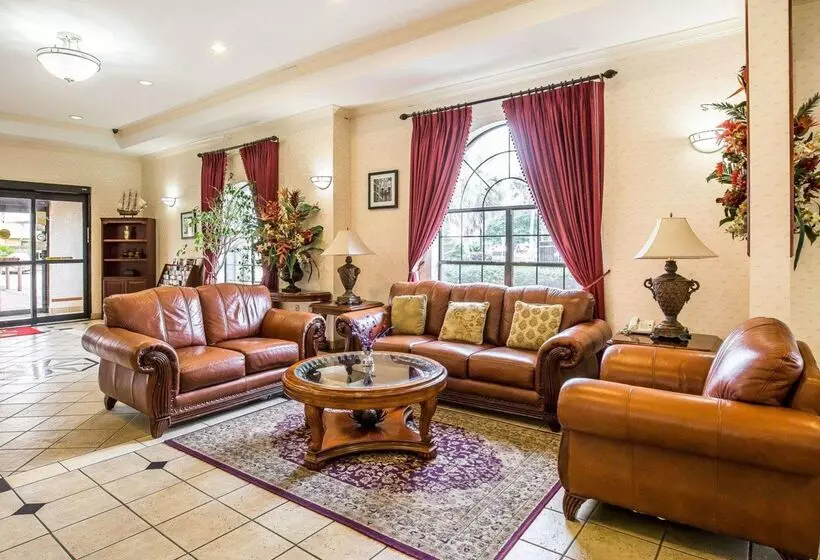 Отель Econo Lodge Inn & Suites Beaumont