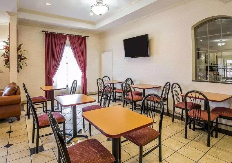Отель Econo Lodge Inn & Suites Beaumont