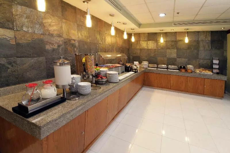 בית מלון כפרי Holiday Inn Express & Suites Irapuato