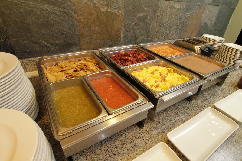 هتل Holiday Inn Express & Suites Irapuato