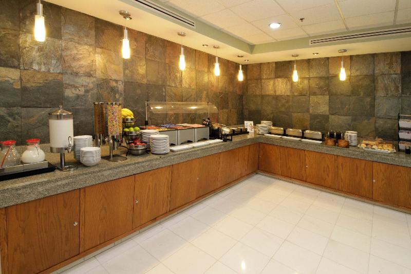 هتل Holiday Inn Express & Suites Irapuato