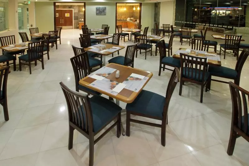 בית מלון כפרי Holiday Inn Express & Suites Irapuato