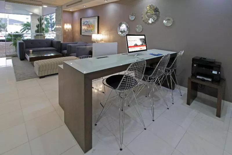 בית מלון כפרי Holiday Inn Express & Suites Irapuato