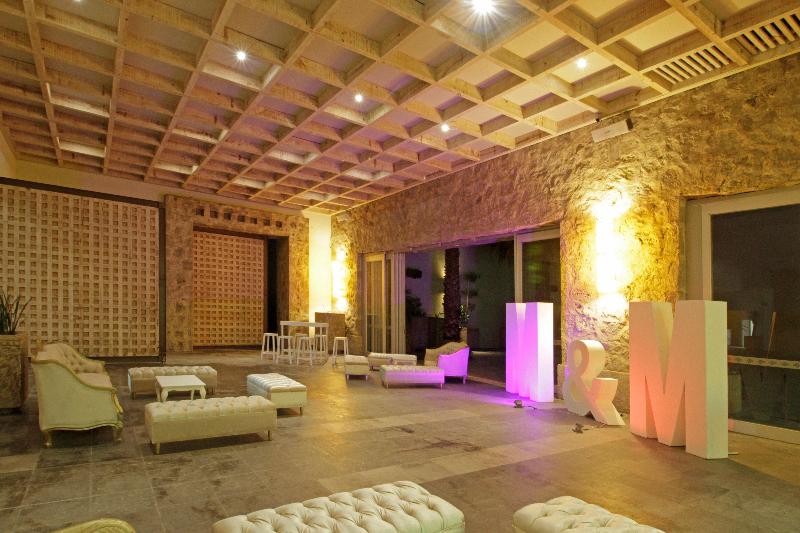 هتل Holiday Inn Express & Suites Irapuato