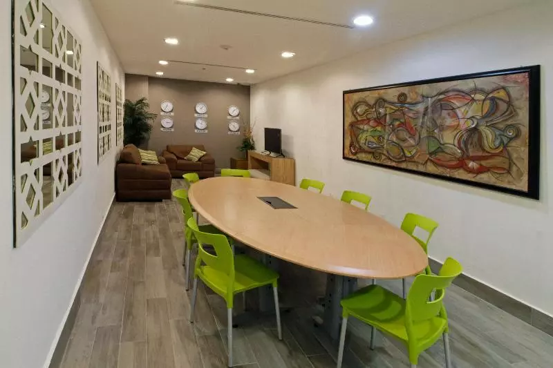 בית מלון כפרי Holiday Inn Express & Suites Irapuato