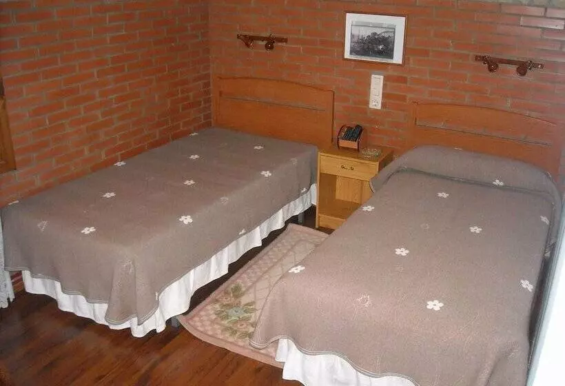 Hotel Hostal Paratene
