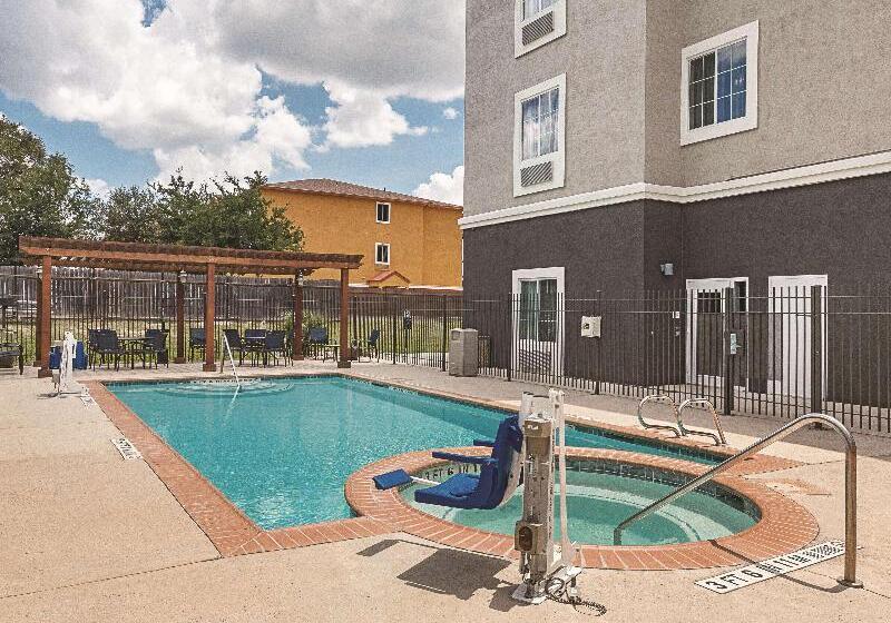 هتل La Quinta By Wyndham San Antonio Northwest