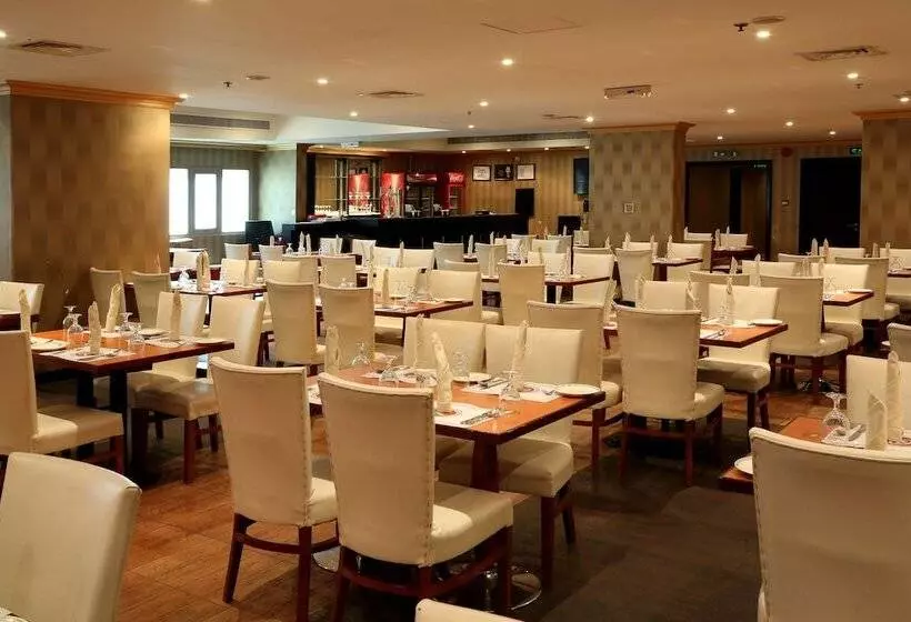 Monroe Hotel & Suites